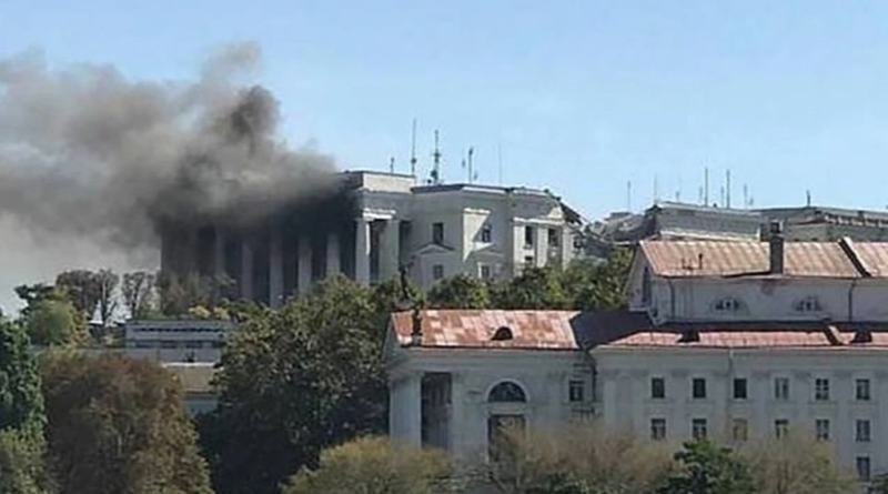 Missile attacked military port in Crimea, Russia opened anti-aircraft fire to shoot it down 0