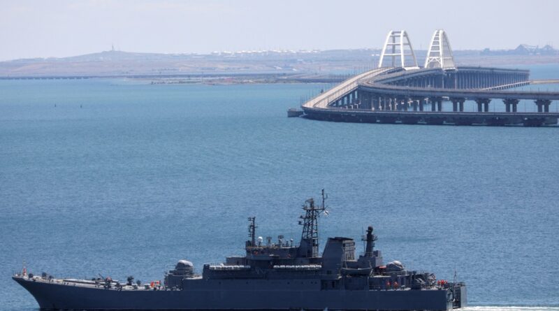 Ukrainian special forces fought in close combat with Russian fighters to reclaim the oil rig near Crimea 0